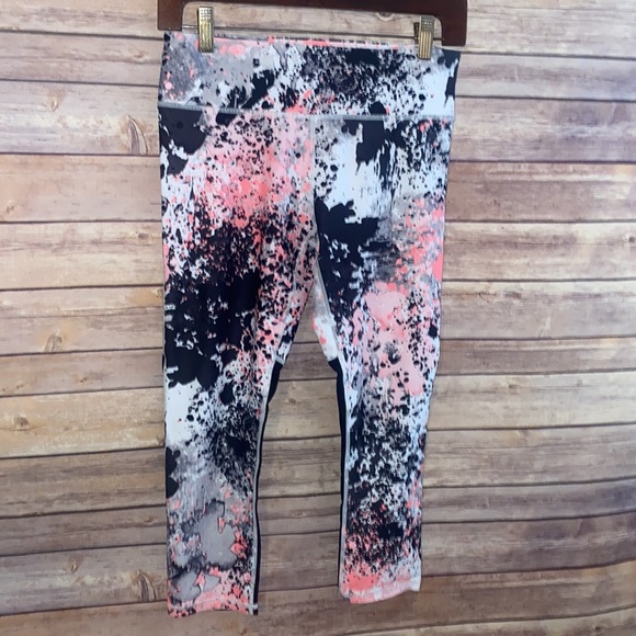 🎈Sale🎈 Fabletics Gisela Cropped Leggings With Mesh Detail On Back - Picture 3 of 8